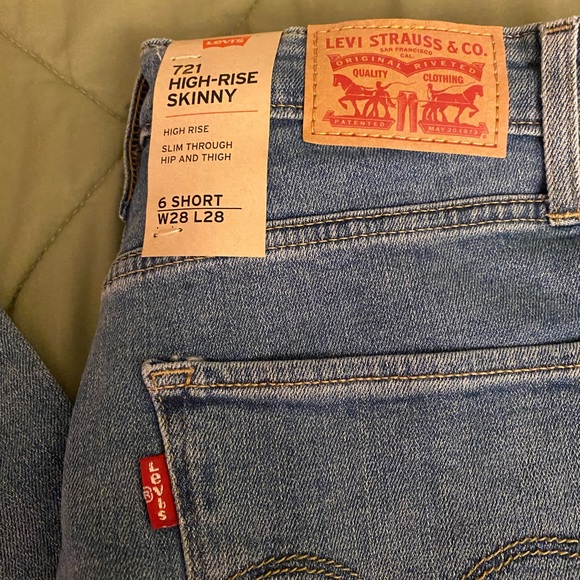 NWT Levi Jeans - Picture 2 of 4
